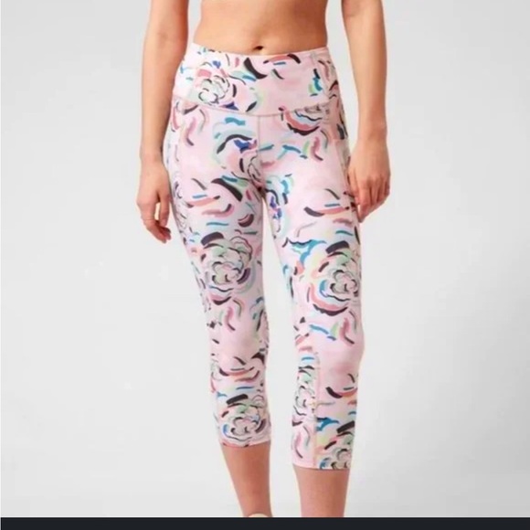 Athleta Pants - Athleta Ultimate Stash II Capri Elegance Floral Orchid Yoga Casual Leggings sz L